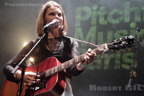 CASSANDRA JENKINS - 2021-11-19 - PARIS - Cafe de la Danse - 